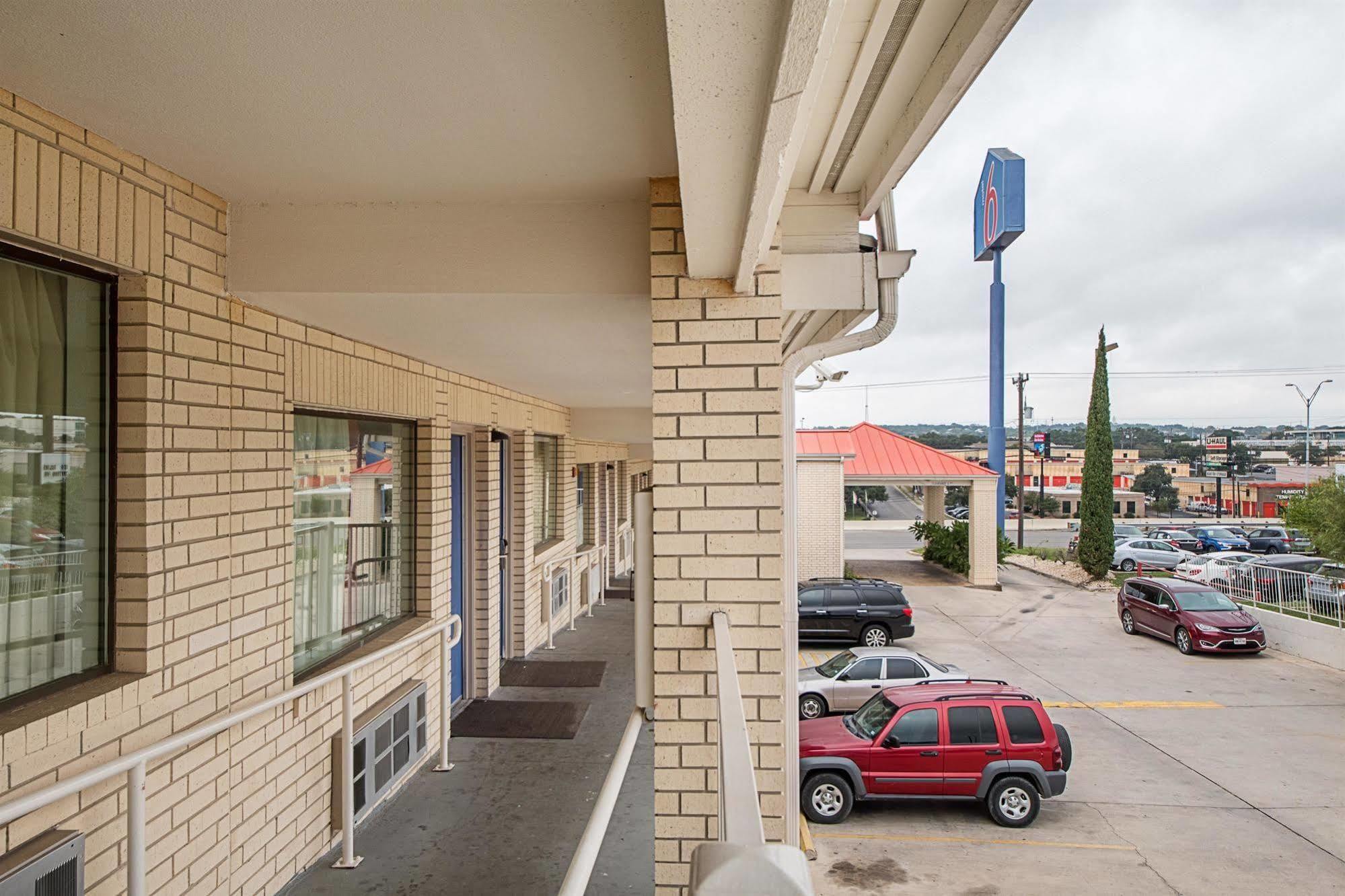 Motel 6-San Antonio, Tx - Fiesta Trails المظهر الخارجي الصورة