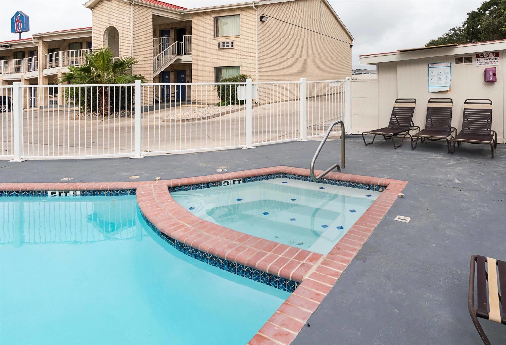 Motel 6-San Antonio, Tx - Fiesta Trails المظهر الخارجي الصورة