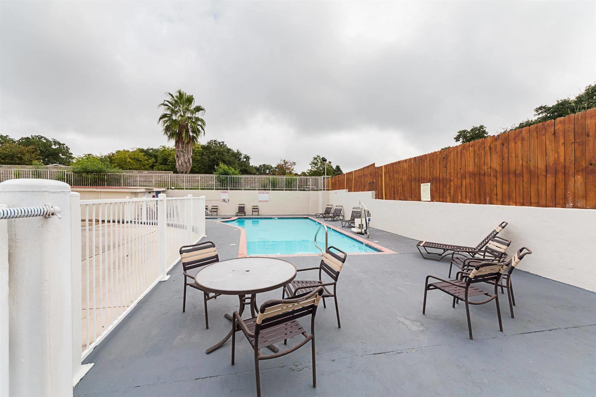 Motel 6-San Antonio, Tx - Fiesta Trails المظهر الخارجي الصورة
