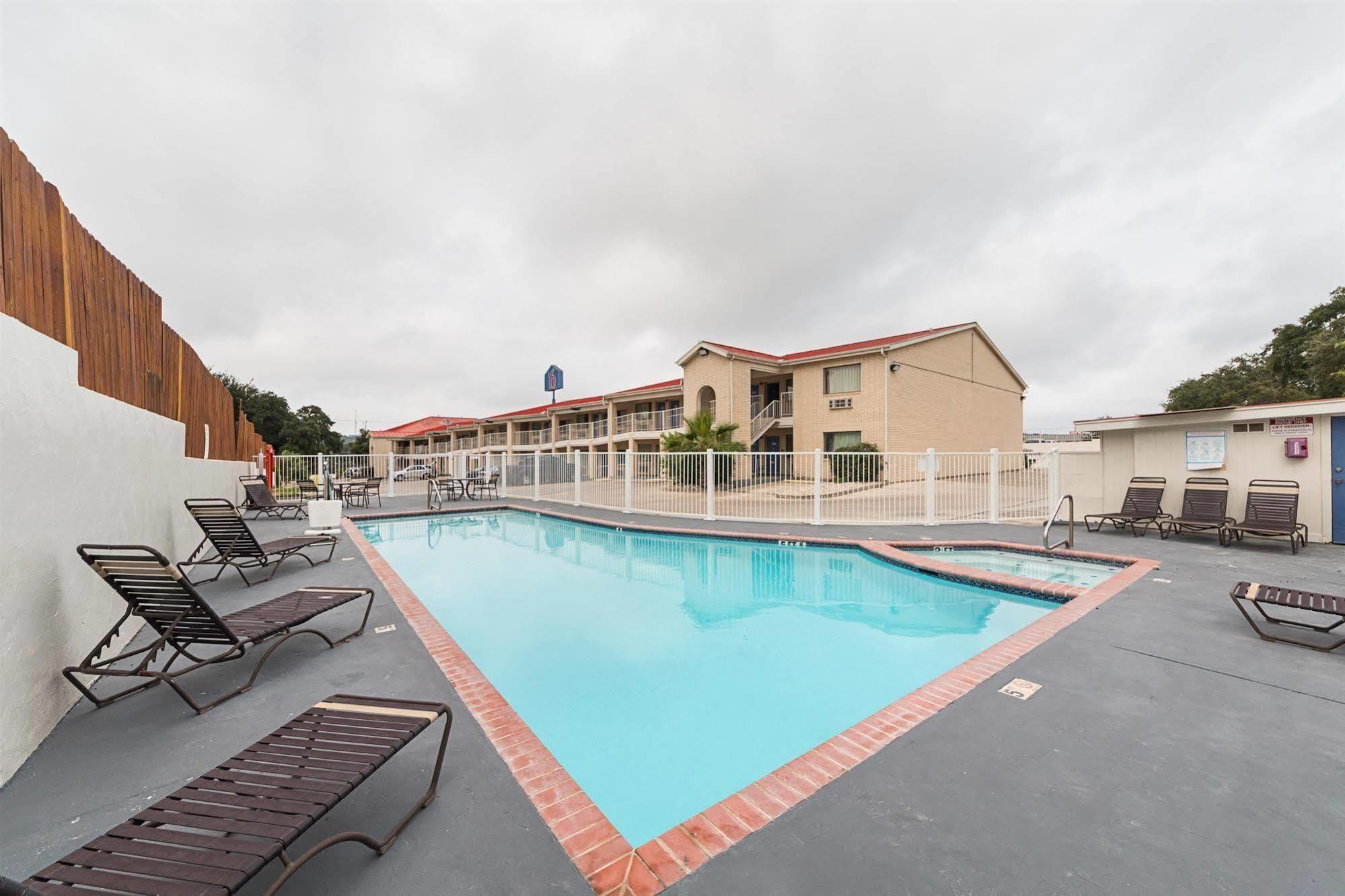 Motel 6-San Antonio, Tx - Fiesta Trails المظهر الخارجي الصورة