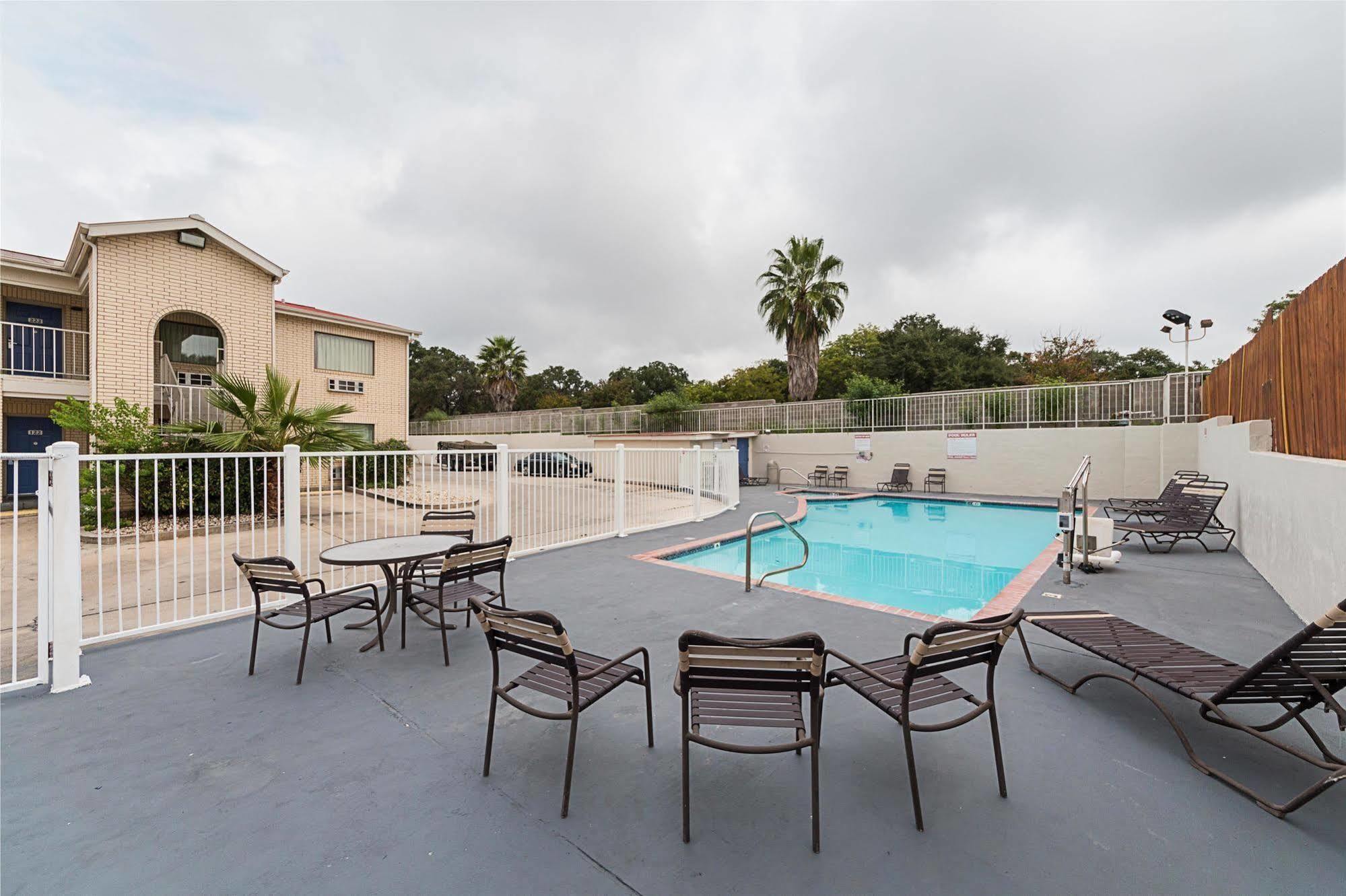 Motel 6-San Antonio, Tx - Fiesta Trails المظهر الخارجي الصورة
