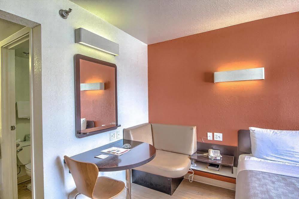 Motel 6-San Antonio, Tx - Fiesta Trails المظهر الخارجي الصورة